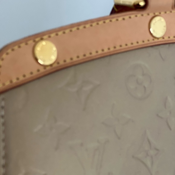 Stunning Louis Viutton Vernis Brea bag in Poudre - Picture 12 of 14